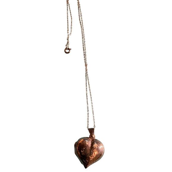 Gorgeous Sterling Heart Locket Necklace - Picture 3 of 16